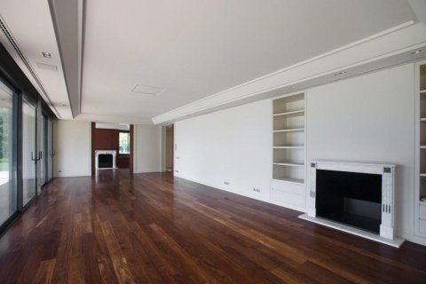 Сasa de 5 dormitorios en venta en Alella, Barcelona, Cataluña, Spain № 7039 - foto 8
