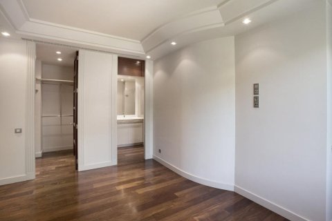 Сasa de 5 dormitorios en venta en Alella, Barcelona, Cataluña, Spain № 7039 - foto 24