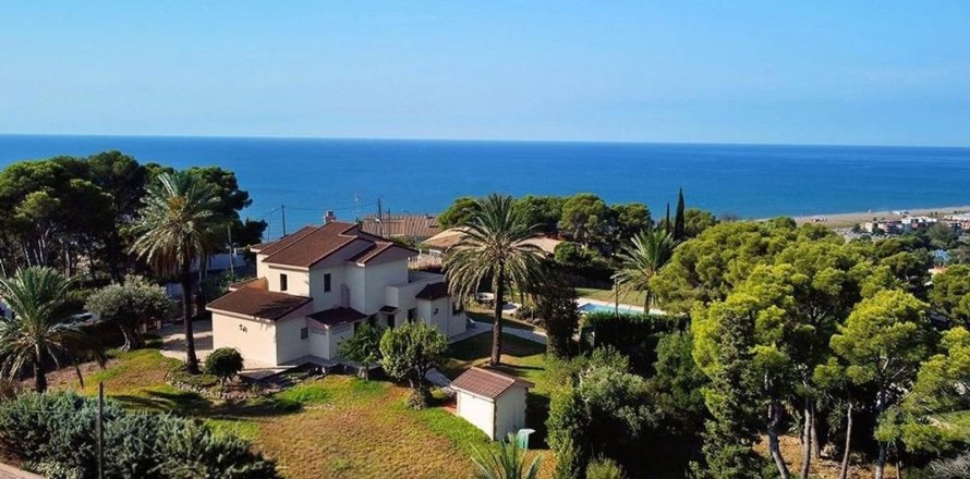 Сasa de 3 dormitorios en venta en Castelldefels, Barcelona, Cataluña, Spain № 7036