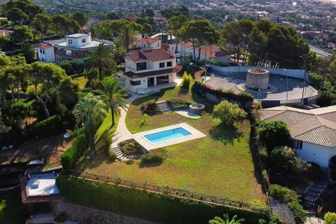Сasa de 3 dormitorios en venta en Castelldefels, Barcelona, Cataluña, Spain № 7036 - foto 2