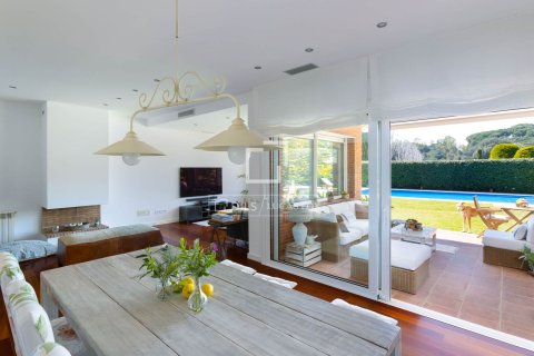 Villa de 4 dormitorios en venta en Sant Vicenc De Montalt, Barcelona, Cataluña, Spain № 6517 - foto 6