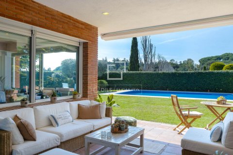 Villa de 4 dormitorios en venta en Sant Vicenc De Montalt, Barcelona, Cataluña, Spain № 6517 - foto 5