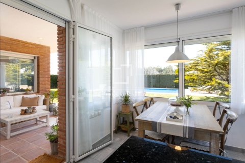 Villa de 4 dormitorios en venta en Sant Vicenc De Montalt, Barcelona, Cataluña, Spain № 6517 - foto 12
