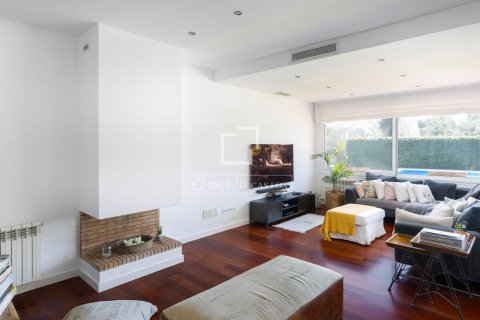 Villa de 4 dormitorios en venta en Sant Vicenc De Montalt, Barcelona, Cataluña, Spain № 6517 - foto 11