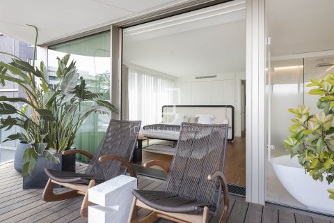 Apartamento de 3 dormitorios en venta en Barcelona, Cataluña, Spain № 6516 - foto 28
