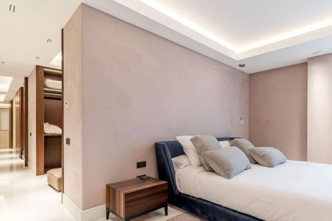 Apartamento de 5 dormitorios en venta en Barcelona, Cataluña, Spain № 4610 - foto 13