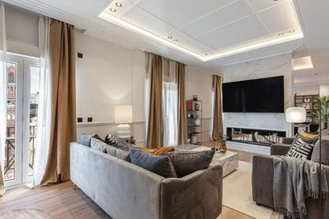 Apartamento de 5 dormitorios en venta en Barcelona, Cataluña, Spain № 4610 - foto 4