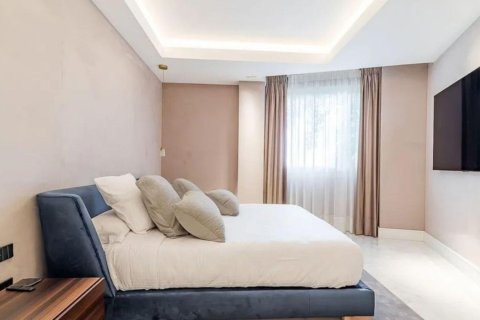 Apartamento de 5 dormitorios en venta en Barcelona, Cataluña, Spain № 4610 - foto 14