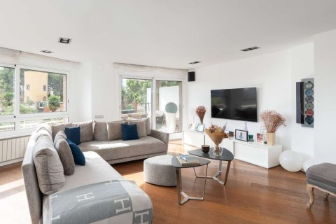 Apartamento de 5 dormitorios en venta en Barcelona, Cataluña, Spain № 4611 - foto 3