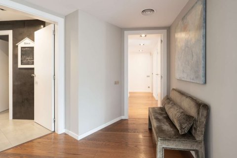 Apartamento de 5 dormitorios en venta en Barcelona, Cataluña, Spain № 4611 - foto 20