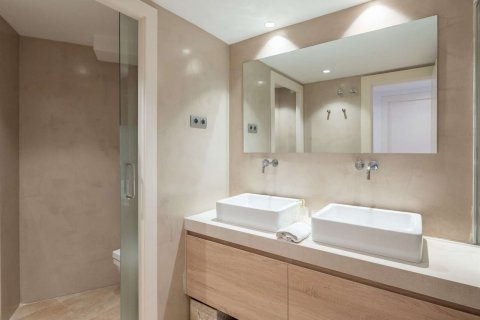 Apartamento de 5 dormitorios en venta en Barcelona, Cataluña, Spain № 4611 - foto 30