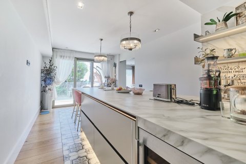 Купить дом в Барселона, Испания с 8 комнат, 633м², № 4609 - фото 15