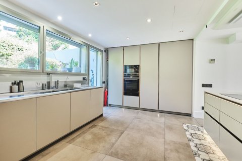 Купить дом в Барселона, Испания с 8 комнат, 633м², № 4609 - фото 18