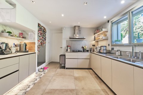 Купить дом в Барселона, Испания с 8 комнат, 633м², № 4609 - фото 14