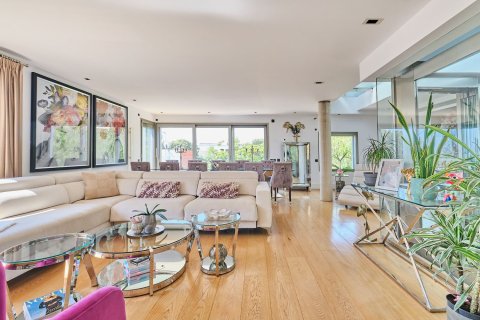 Купить дом в Барселона, Испания с 8 комнат, 633м², № 4609 - фото 12