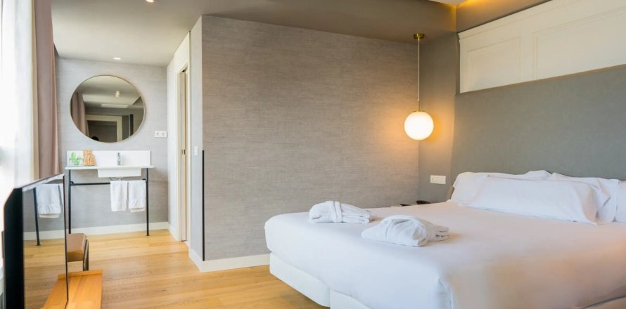 Propiedad comercial de 868 m² en venta en Horta-Guinardó, Barcelona, Cataluña, Spain № 1242