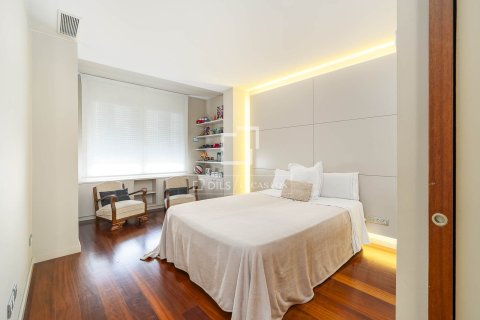 Apartamento de 3 dormitorios en venta en Barcelona, Cataluña, Spain № 4068 - foto 22
