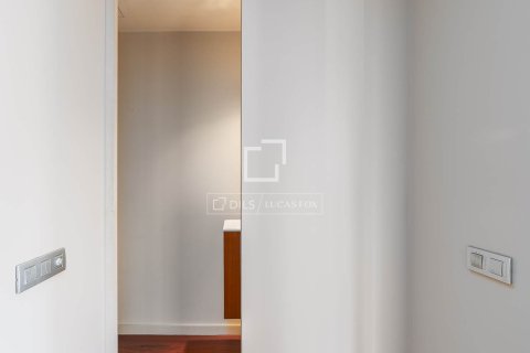 Apartamento de 3 dormitorios en venta en Barcelona, Cataluña, Spain № 4068 - foto 19