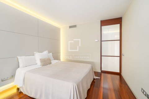 Apartamento de 3 dormitorios en venta en Barcelona, Cataluña, Spain № 4068 - foto 24