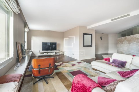 Apartamento de 3 dormitorios en venta en Barcelona, Cataluña, Spain № 4068 - foto 5