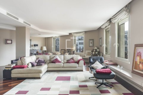 Apartamento de 3 dormitorios en venta en Barcelona, Cataluña, Spain № 4068 - foto 10