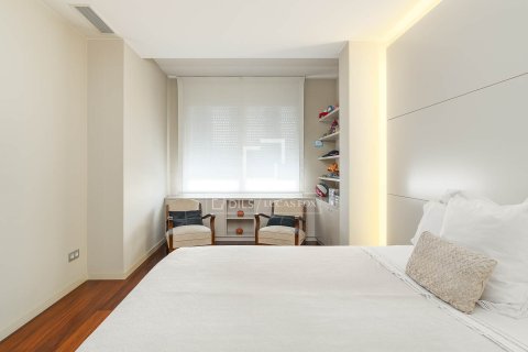 Apartamento de 3 dormitorios en venta en Barcelona, Cataluña, Spain № 4068 - foto 23