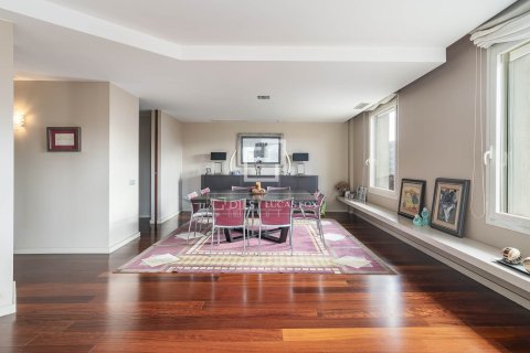 Apartamento de 3 dormitorios en venta en Barcelona, Cataluña, Spain № 4068 - foto 11