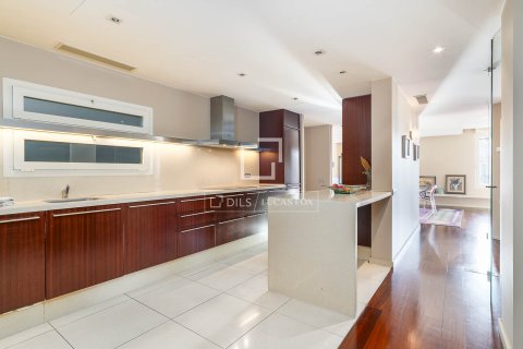 Apartamento de 3 dormitorios en venta en Barcelona, Cataluña, Spain № 4068 - foto 15