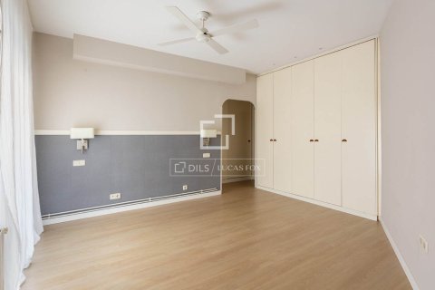 Купить квартиру в Барселона, Испания с 4 спальни, 130м², № 4072 - фото 17
