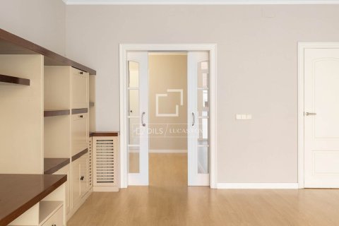Купить квартиру в Барселона, Испания с 4 спальни, 130м², № 4072 - фото 8