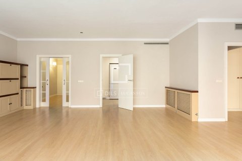 Купить квартиру в Барселона, Испания с 4 спальни, 130м², № 4072 - фото 2