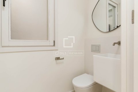 Apartamento de 3 dormitorios en venta en Barcelona, Cataluña, Spain № 4073 - foto 16