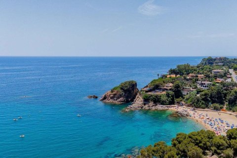 Сasa de 6 dormitorios en venta en Blanes, Gerona, Cataluña, Spain № 6192 - foto 28