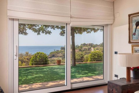 Сasa de 6 dormitorios en venta en Blanes, Gerona, Cataluña, Spain № 6192 - foto 19