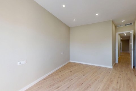 Apartamento de 4 dormitorios en venta en Barcelona, Cataluña, Spain № 6191 - foto 17