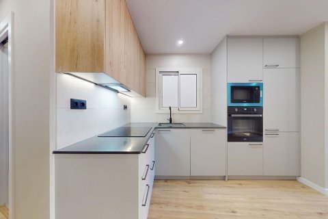 Apartamento de 4 dormitorios en venta en Barcelona, Cataluña, Spain № 6191 - foto 9