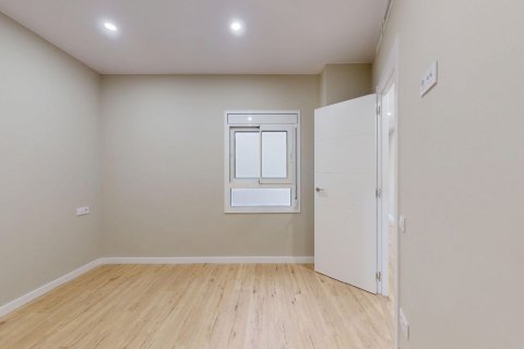 Apartamento de 4 dormitorios en venta en Barcelona, Cataluña, Spain № 6191 - foto 24
