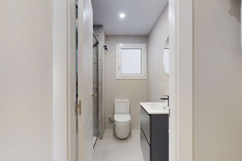 Apartamento de 4 dormitorios en venta en Barcelona, Cataluña, Spain № 6191 - foto 20