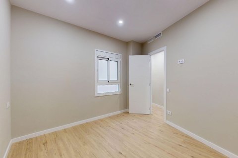 Apartamento de 4 dormitorios en venta en Barcelona, Cataluña, Spain № 6191 - foto 22