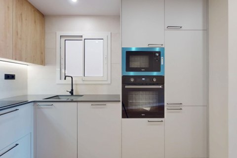 Apartamento de 4 dormitorios en venta en Barcelona, Cataluña, Spain № 6191 - foto 7