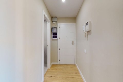 Apartamento de 4 dormitorios en venta en Barcelona, Cataluña, Spain № 6191 - foto 29