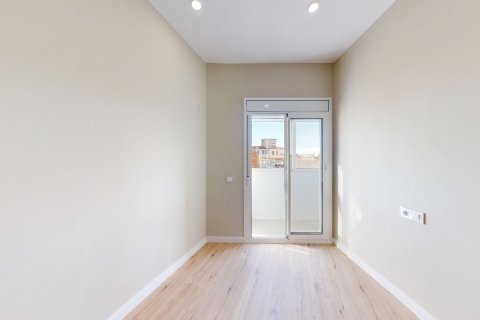 Apartamento de 4 dormitorios en venta en Barcelona, Cataluña, Spain № 6191 - foto 19