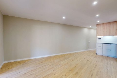 Apartamento de 4 dormitorios en venta en Barcelona, Cataluña, Spain № 6191 - foto 10