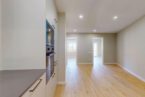 Apartamento de 4 dormitorios en venta en Barcelona, Cataluña, Spain № 6191 - foto 15