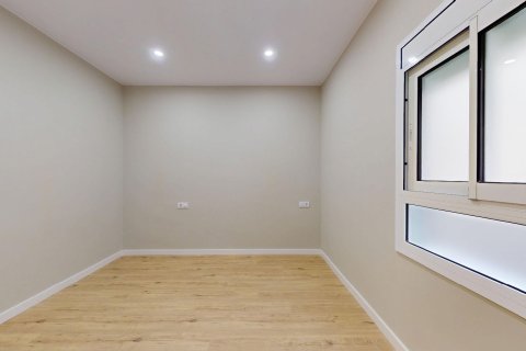 Apartamento de 4 dormitorios en venta en Barcelona, Cataluña, Spain № 6191 - foto 25