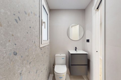 Apartamento de 4 dormitorios en venta en Barcelona, Cataluña, Spain № 6191 - foto 26