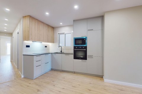 Apartamento de 4 dormitorios en venta en Barcelona, Cataluña, Spain № 6191 - foto 11