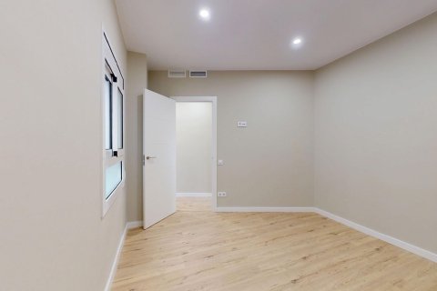 Apartamento de 4 dormitorios en venta en Barcelona, Cataluña, Spain № 6191 - foto 23