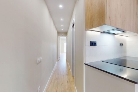 Apartamento de 4 dormitorios en venta en Barcelona, Cataluña, Spain № 6191 - foto 13