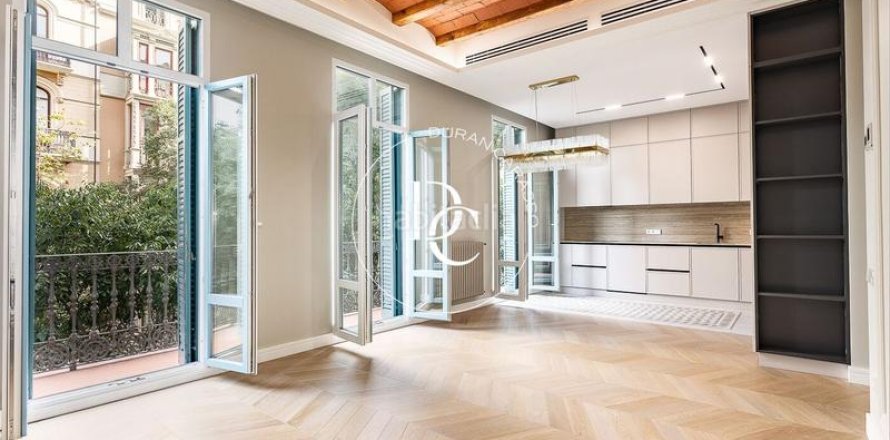 Apartamento de 3 dormitorios en venta en Eixample, Barcelona, Cataluña, Spain № 2648